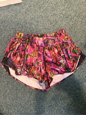 lululemon athletica Hotty Hot low rise 2.5” Pink Abstract Print